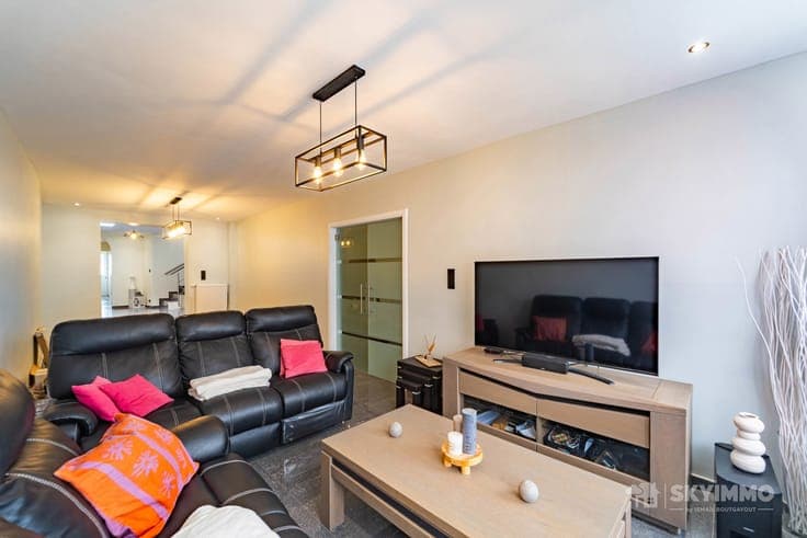 SUPERBE MAISON - 5 CH - ELLE OK - GARAGE ET CÔTÉ EXTÉRIEUR !