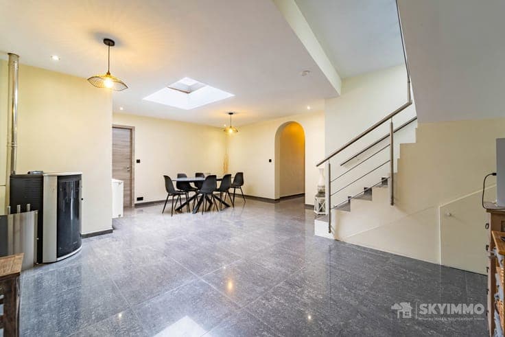 SUPERBE MAISON - 5 CH - ELLE OK - GARAGE ET CÔTÉ EXTÉRIEUR !