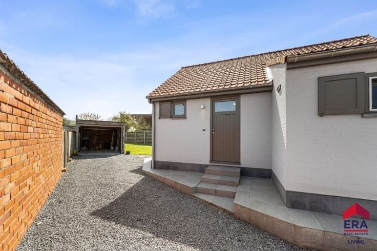 Single-level living possible: recent, move-in ready home