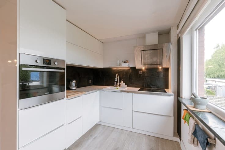 Spacious 4-bedroom house with beautiful canal views