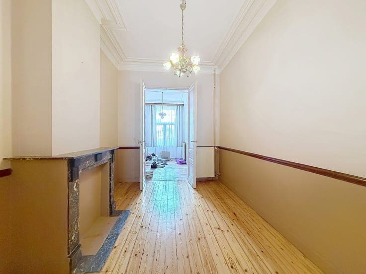 8-Bedroom Family Home + 50 m² Terrace