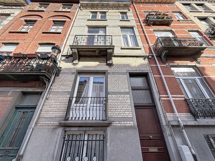 8-Bedroom Family Home + 50 m² Terrace