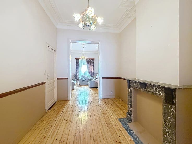 8-Bedroom Family Home + 50 m² Terrace
