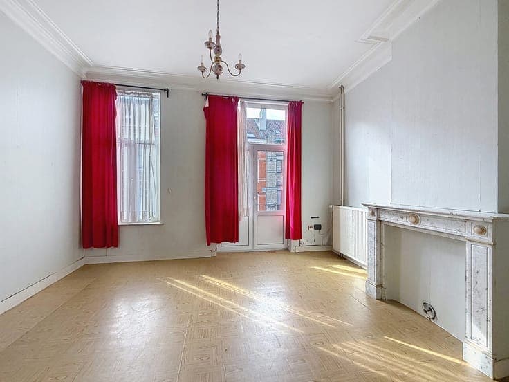 8-Bedroom Family Home + 50 m² Terrace