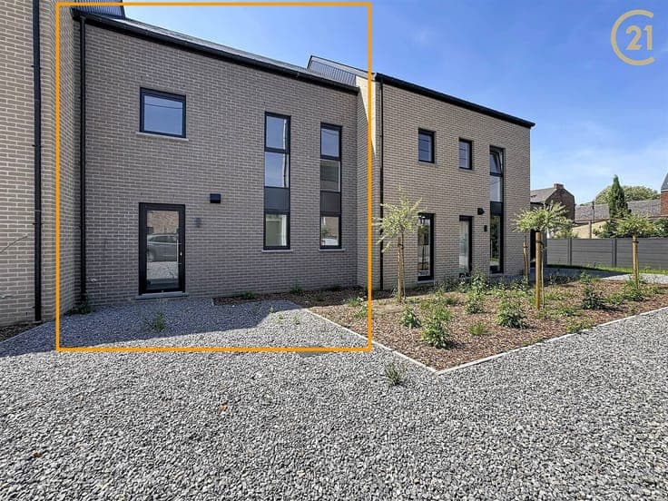 New house just a stone's throw from the banks of the Meuse