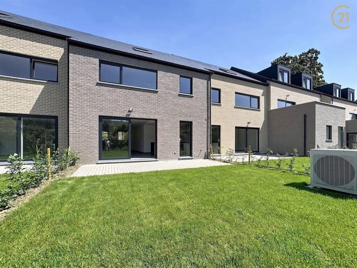 New house just a stone's throw from the banks of the Meuse
