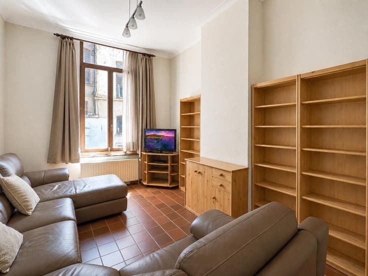 HOUSE 4 BEDROOMS - CLOSE TO UE