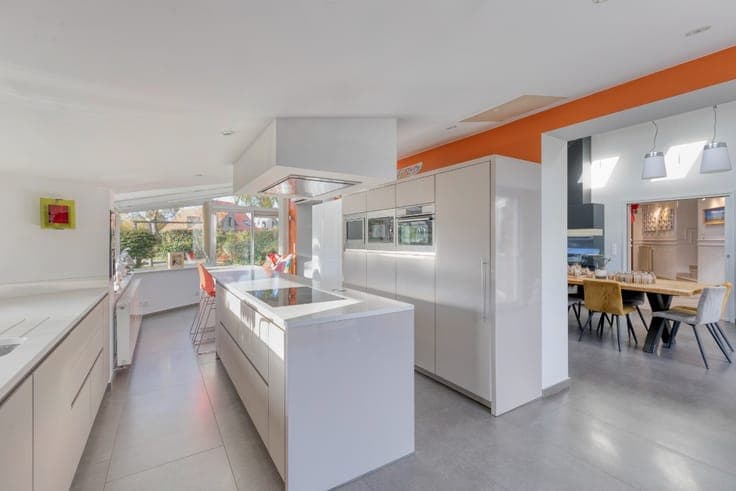 Villa-Holiday House on a 1,200 m² plot in Leffrinckoucke