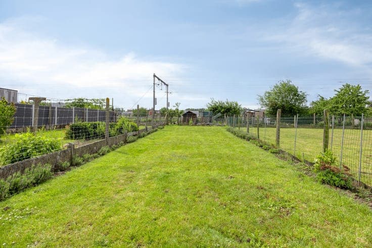 VERZORGDE WONING met grote tuin - 1slpk + 2 mogelijk op z...