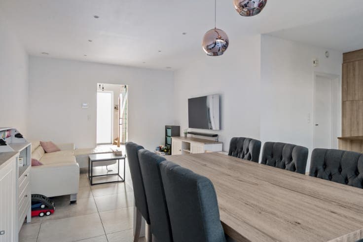 Recente gezinswoning met 3 à 4 SLK, garage en tuin