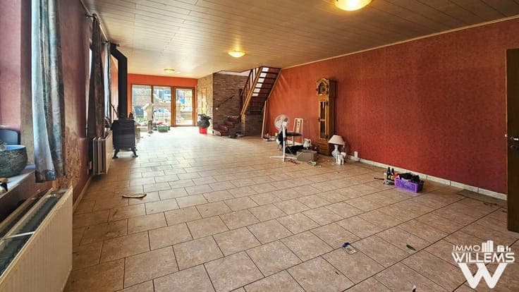 Semi-detached home with 3 bedrooms and double carport
