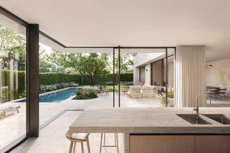Modern new- construction villa in second line of the Mage...