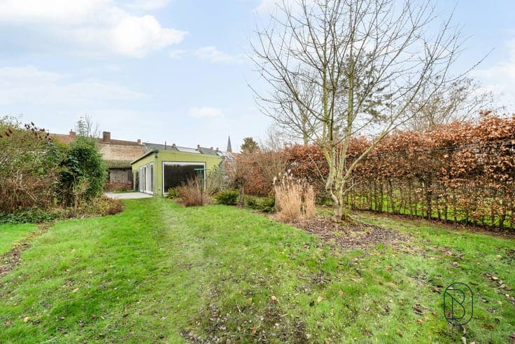 Versatile commercial property with spacious residence