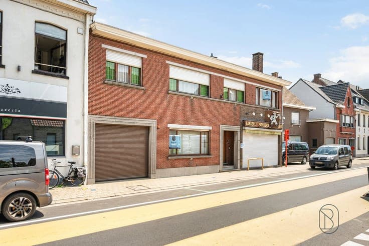 Versatile commercial property with spacious residence