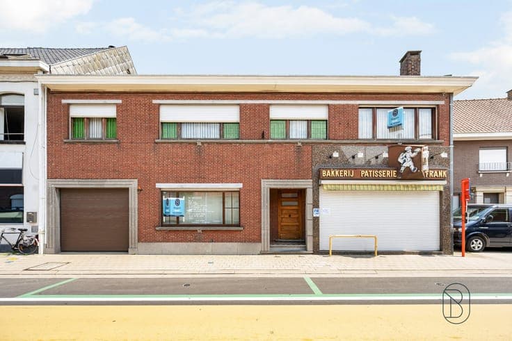 Versatile commercial property with spacious residence