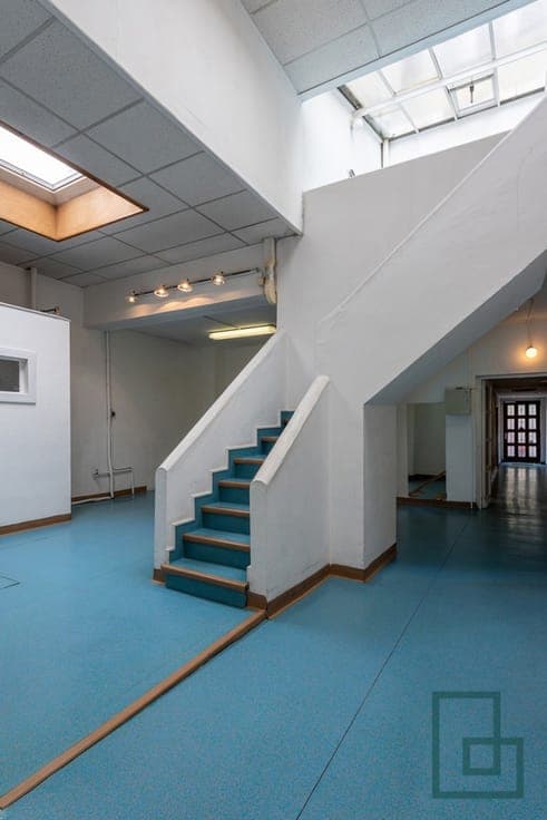 MIXED USE BUILDING WITH PERMIT (3 UNITS+ OFFICES)