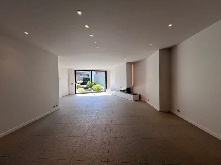 Instapklare woning met 5 slaapkamers en praktijk/kantoorr...