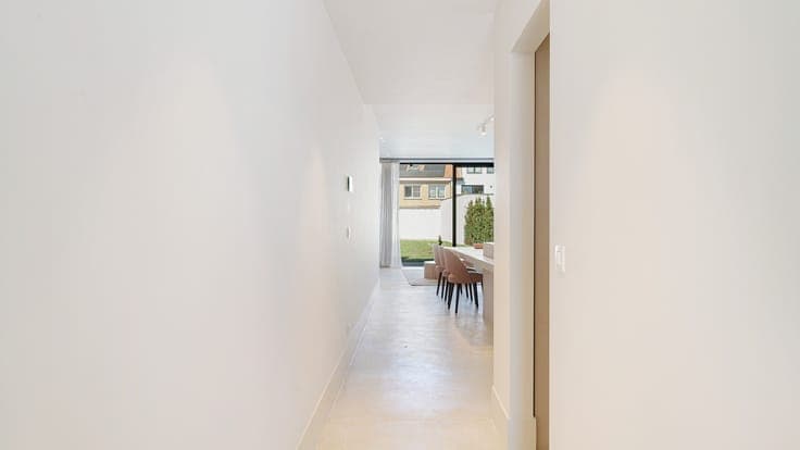 Ready-to-move-in and finely finished new-build house with 4