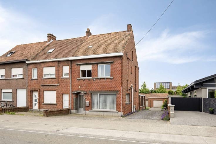 Half open house in Izegem