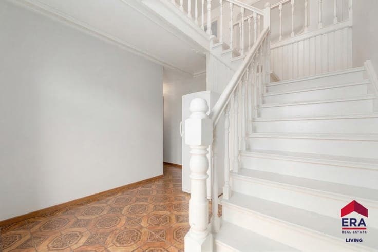 Unique 408 m² house with 3 bdr and commercial space in Burst