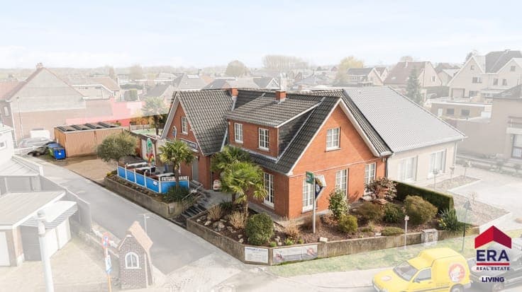 Unique 408 m² house with 3 bdr and commercial space in Burst