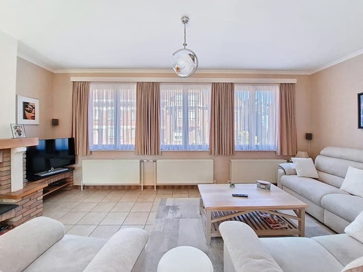4-bed bel-étage with garden, south-facing terrace & garage