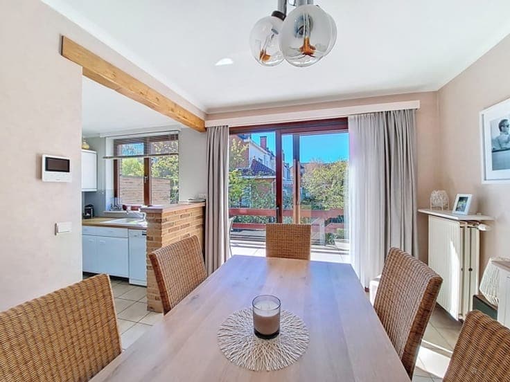 4-bed bel-étage with garden, south-facing terrace & garage