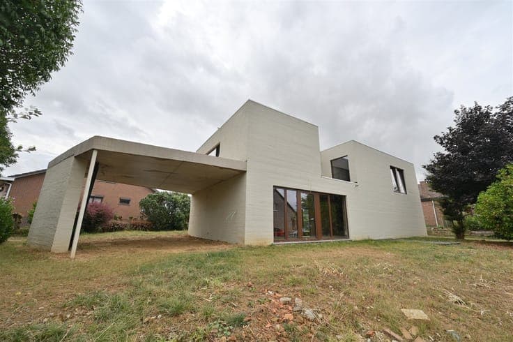 Shell villa on 932 m²: create your own dream home here