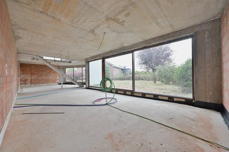 Shell villa on 932 m²: create your own dream home here