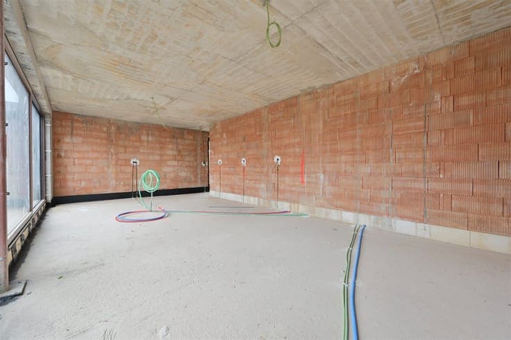 Shell villa on 932 m²: create your own dream home here