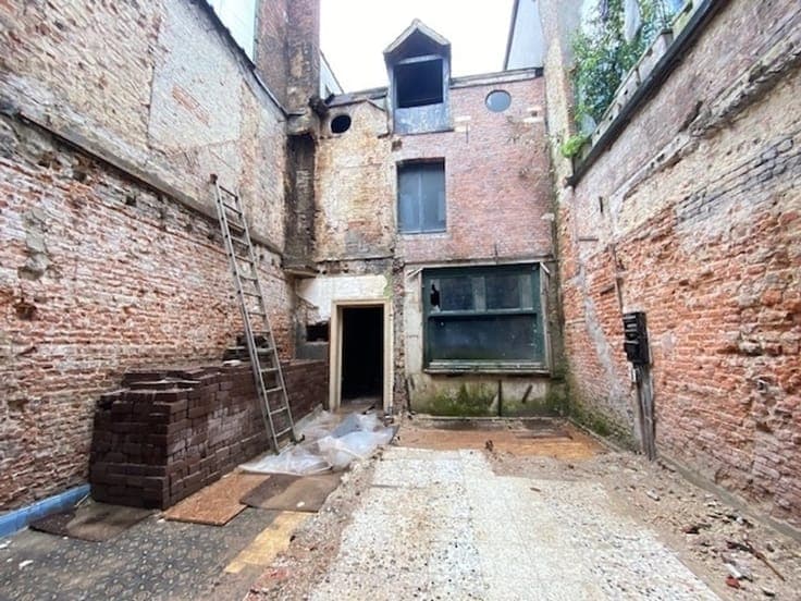MAISON DE COMMERCE & D'HABITATION! A VENDRE AVEC PERMIS