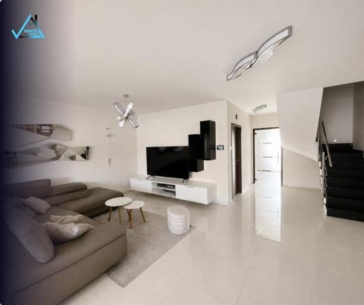 Charming house with garage and garden, on a quiet street