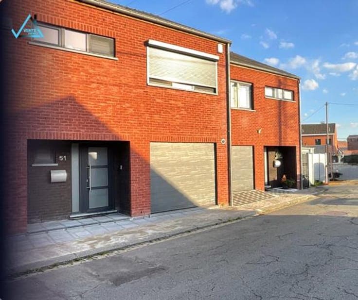 Charming house with garage and garden, on a quiet street