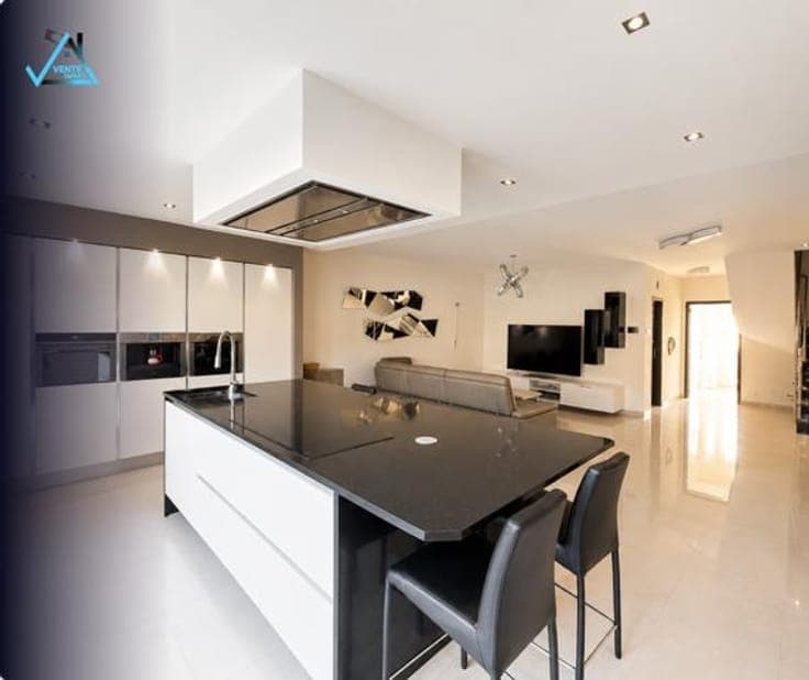 Charming house with garage and garden, on a quiet street