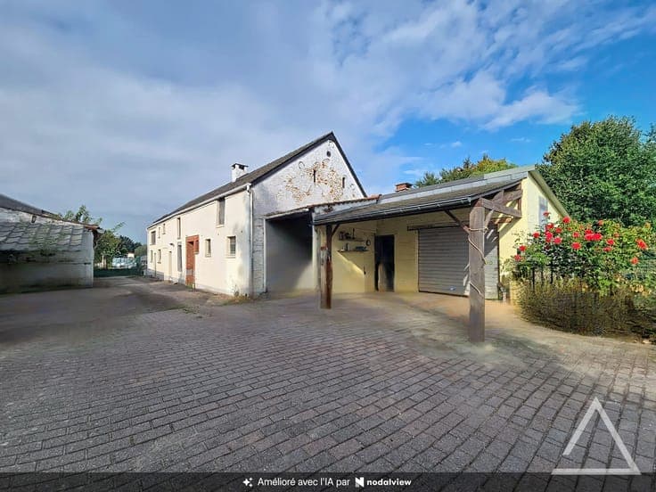 Small farmhouse/house with approximately 36 ares of land