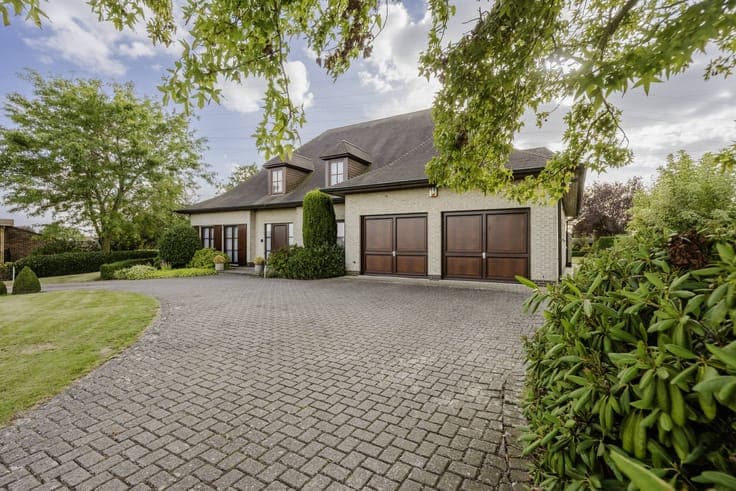 Spacious villa on a plot of 2641m² in Otegem