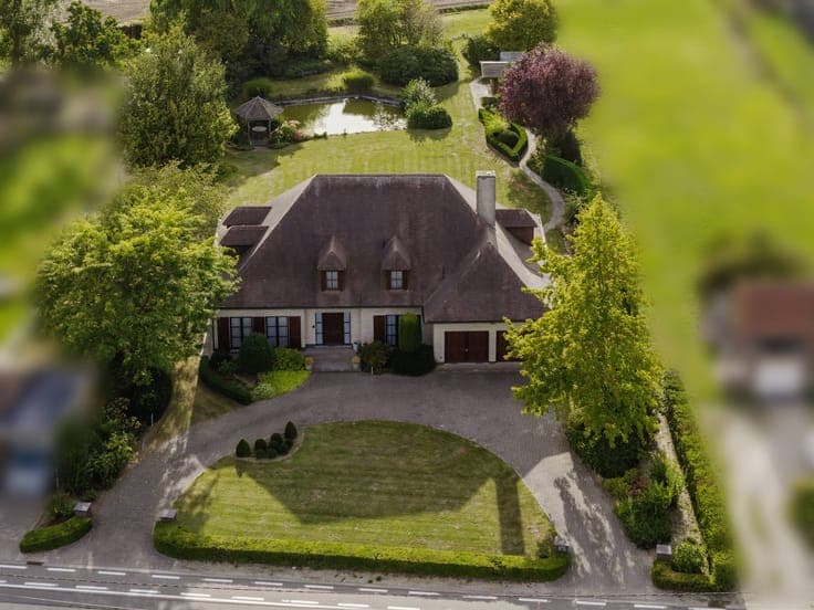 Spacious villa on a plot of 2641m² in Otegem