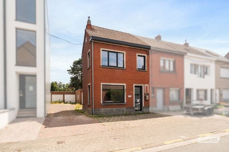 Semi-detached house with 2 bedrooms and 3 garages in Zelzate