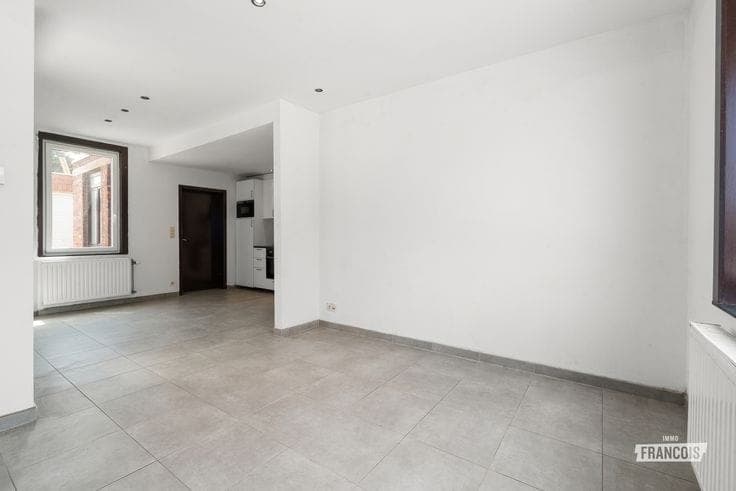 Semi-detached house with 2 bedrooms and 3 garages in Zelzate