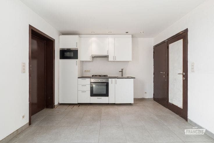 Semi-detached house with 2 bedrooms and 3 garages in Zelzate