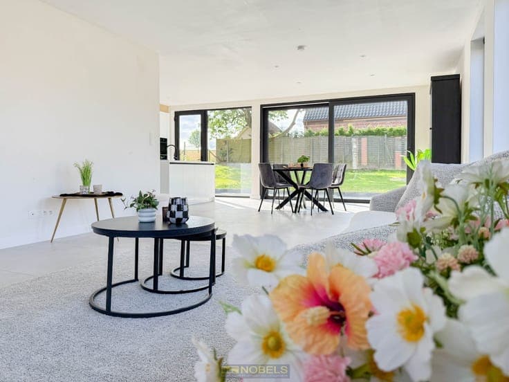 Te koop, strakke,afgewerkte nieuwbouwwoning (6%BTW) op la...