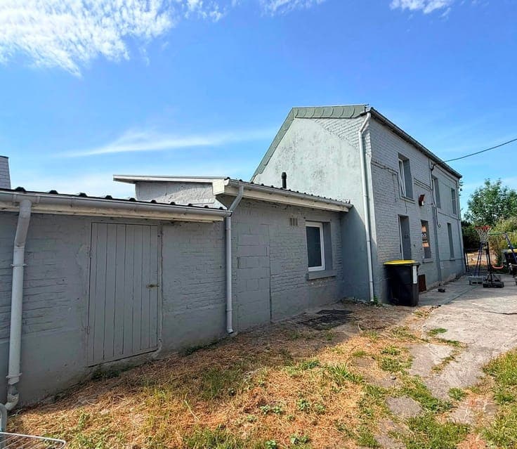 House in Dour
