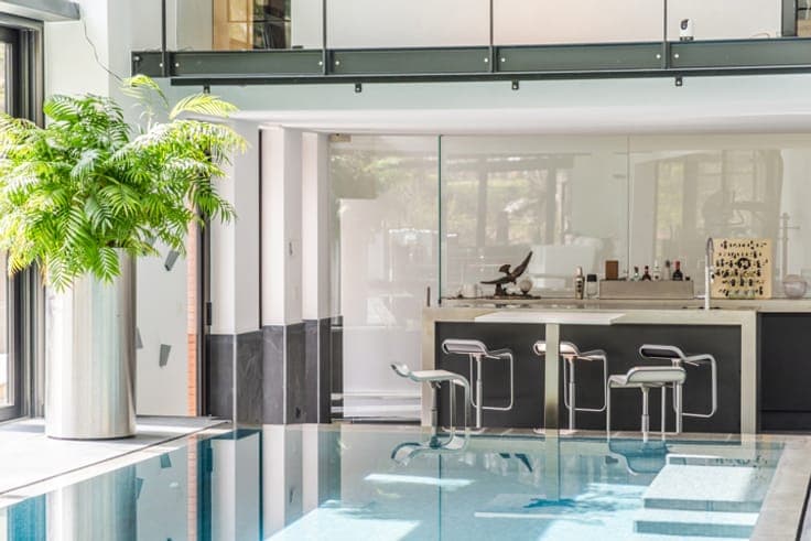 An Exceptional Architecture on the Edge of the Golf Course
