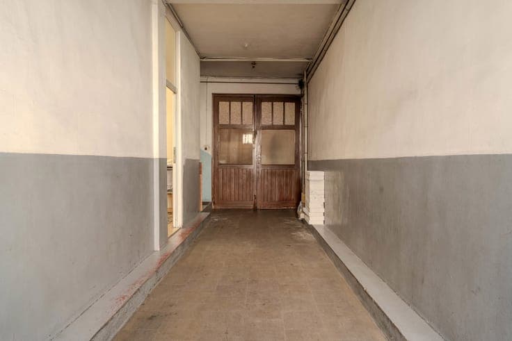COMMERCIAL GROUND FLOOR + 3 APARTMENTS + REAR HOUSE