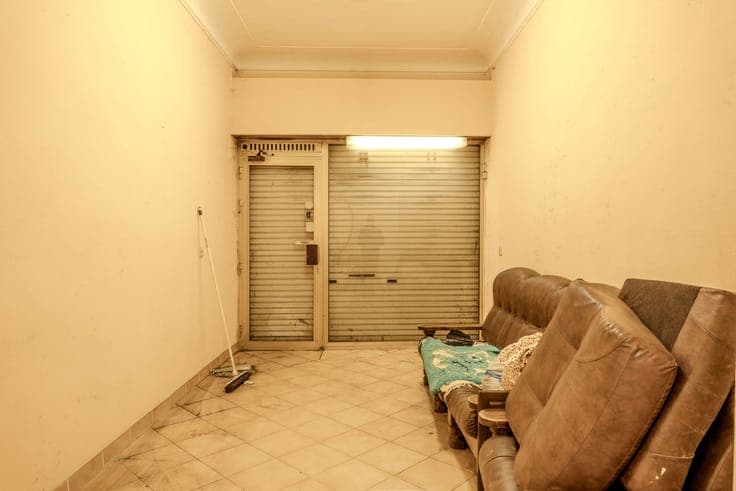 COMMERCIAL GROUND FLOOR + 3 APARTMENTS + REAR HOUSE