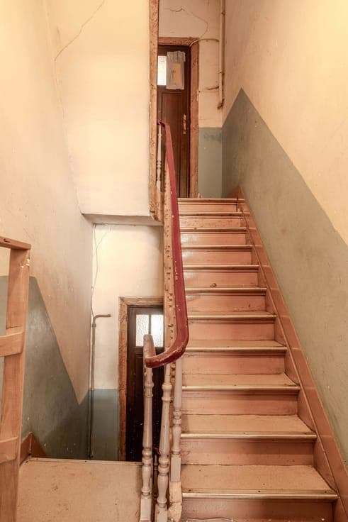 COMMERCIAL GROUND FLOOR + 3 APARTMENTS + REAR HOUSE