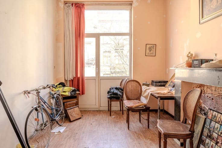 COMMERCIAL GROUND FLOOR + 3 APARTMENTS + REAR HOUSE