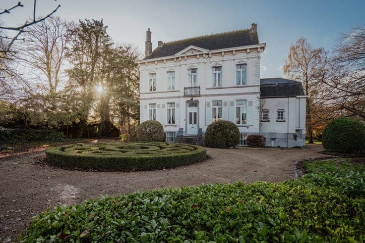 Majestic living in Stoffelt Castle in Watervliet