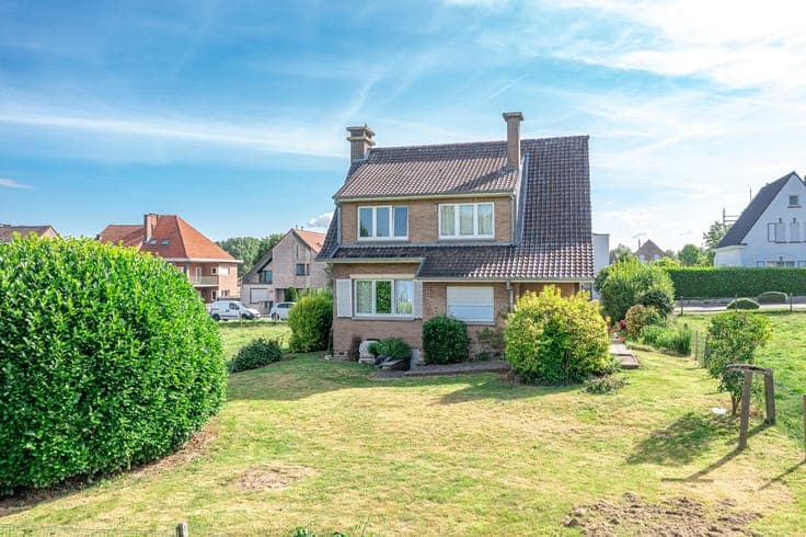 Spacious 3-bedroom villa with beautiful views in Dilbeek