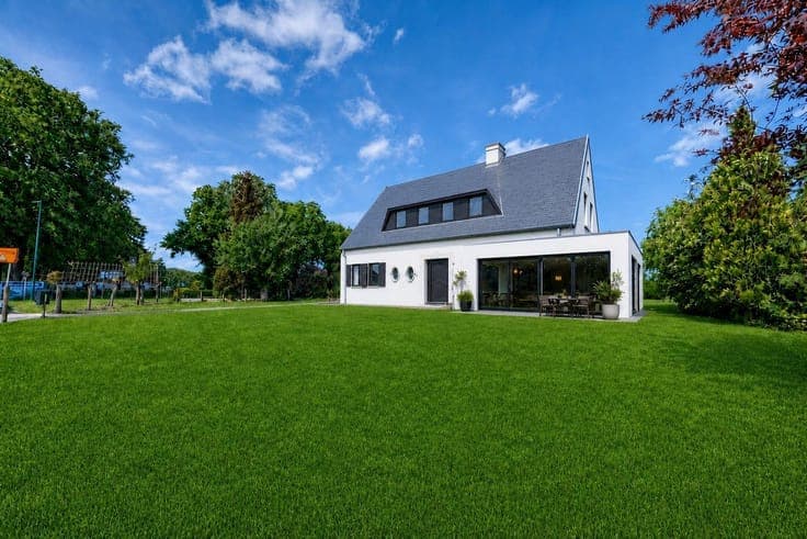 Goed gelegen woning met 5 slaapkamers, garage en ruime tuin
